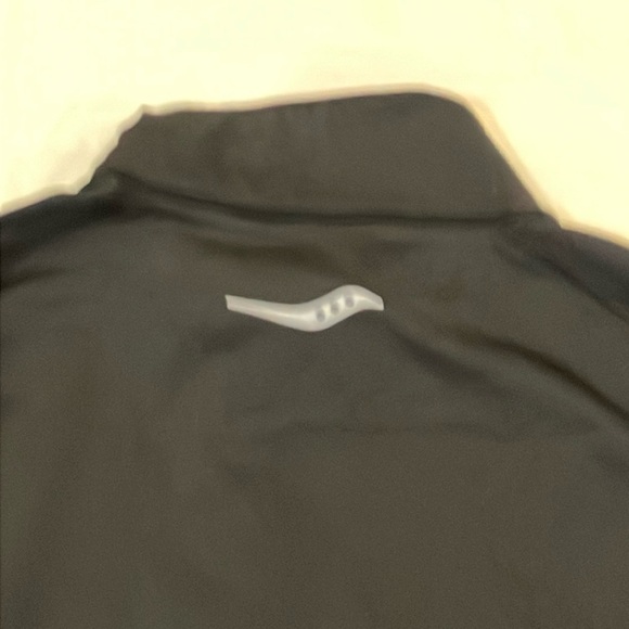 Saucony XL men’s sweater Performance with Quarter-Zip front pocket at top left. - Picture 5 of 16